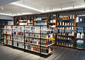 吉安容器二樓膠水瓶、機油瓶、機油罐展區